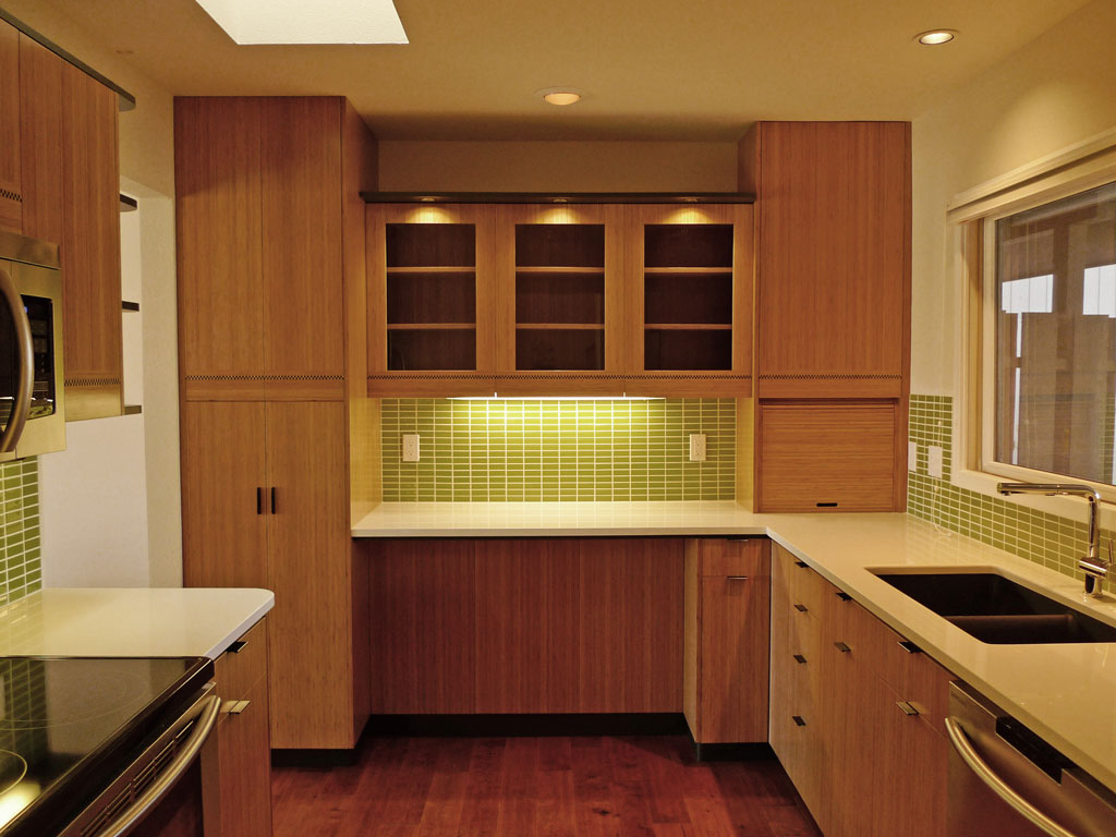 modern bamboo kitchen with checkered inlay and black details